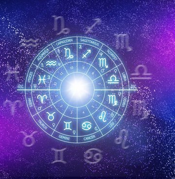 10 Kasım burcunun temel özellikleri arasında güçlü duygular, kararlılık ve derin bir içgörü bulunur. Bu bireylerin duygusal dünyası oldukça yoğundur ve duygularını derinlemesine yaşarlar. Aynı zamanda inatçı ve kararlıdırlar, bir hedefe odaklandıklarında ona ulaşmak için her türlü çabayı gösterirler. Peki, 10 Kasım hangi burç? 10 Kasım burcu ne? 10 Kasım yükseleni nedir?