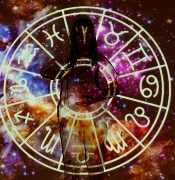 23 Kasım burcu olan kişiler, genellikle derinlikli ve duyarlı bir doğaya sahiptir. Tutkulu, kararlı ve hırslıdırlar. Kendi hedeflerine ulaşmak için azimli bir şekilde çalışırlar ve karşılarına çıkan zorluklarla başa çıkmakta ustalaşırlar. Mantıklı düşünen ve analitik zekaya sahip olan 23 Kasım burcu insanları, problemleri çözme konusunda beceriklidirler. Peki, 23 Kasım hangi burç? 23 Kasım burcu ne? 23 Kasım yükseleni nedir?