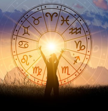 On iki takımyıldızına verilen ortak ada burç denir. 12 takımyıldızına karşın 12 adet burç vardır.  Güneşin gökyüzünde sahip olduğu pozisyona göre burçlar belirlenir. Bir sonraki döngüyle birlikte yeni bir burca geçilir.