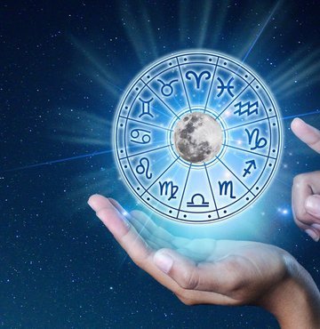 17 Mart burcu insanları hayal güçleri ve yaratıcılıkları yüksek olan, duygusal ve romantik kişiliklerdir. Hassas yapıları nedeniyle başkalarının duygularına karşı oldukça duyarlıdırlar ve insanların duygularına kolayca uyum sağlayabilirler. Bu özellikleri birçok insan tarafından kolayca sevilir ve güvenilir bulunur. Peki, 17 Mart hangi burç? 17 Mart burcu ne? 