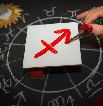 İnatçı bir yapısı olan 5 Kasım burcu insanları, isteklerini elde etmek için kararlılıkla çalışır ve engellerle mücadele etmekten kaçınmazlar. Aynı zamanda analitik bir düşünce yapısına sahiptirler ve detaylara dikkat ederler. Zeka seviyeleri yüksektir ve problem çözme yetenekleri gelişmiştir. Peki, 20 Kasım hangi burç? 20 Kasım burcu ne? 20 Kasım yükseleni nedir?